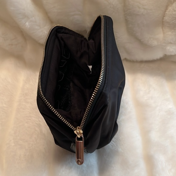 🖤🖤PRICE DROP🖤🖤NWOT Limited Edition 💜DoTERRA💜Matching 10 Oil Pouch.Gorgeous - Picture 4 of 7